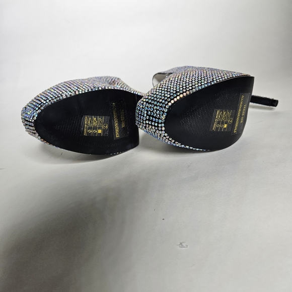 Iridescent rhinestone high heel  Shoes with Sparkling Details. Size 7 - Picture 4 of 6